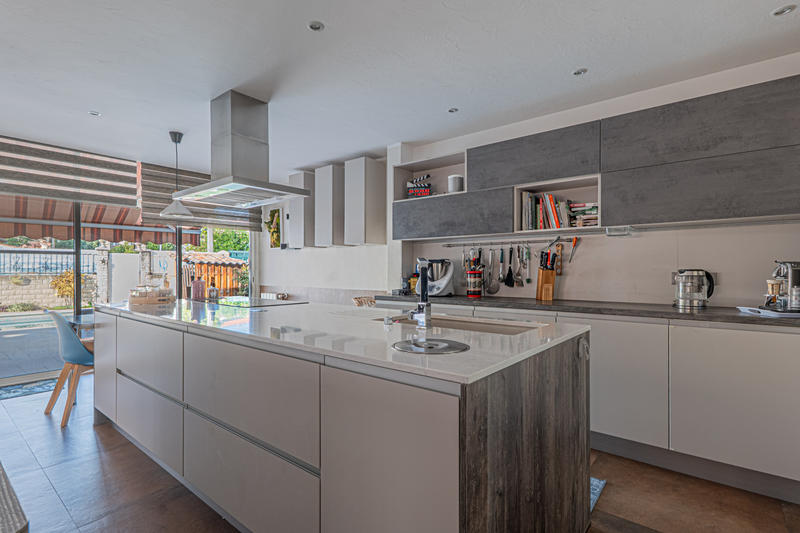 Maison - 237 m² - 8 pièces