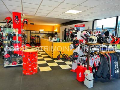 Fonds de commerce - Local commercial - 180 m²