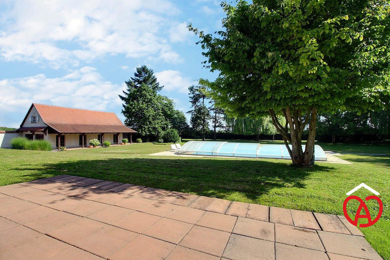 Maison - 248 m² - 10 pièces