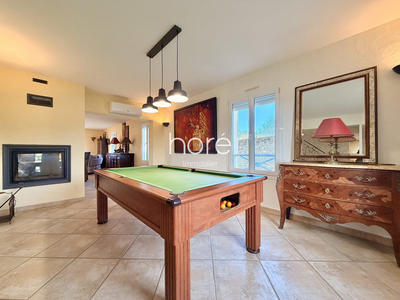 Maison - 230 m² - 6 pièces