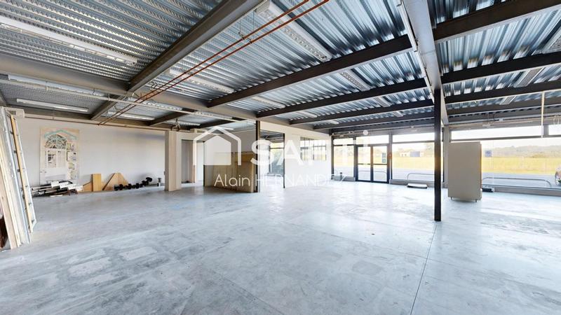 Local commercial - 2 600 m² - 10 pièces