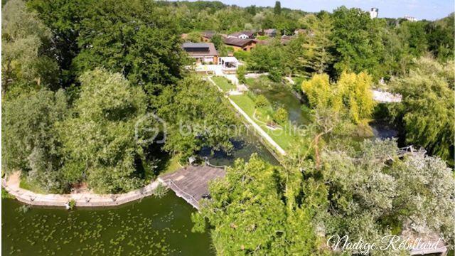 Propriété - 200 m² - 9 pièces