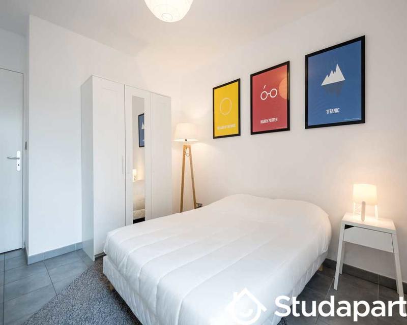 Chambre - 90 m² - 1 pièce