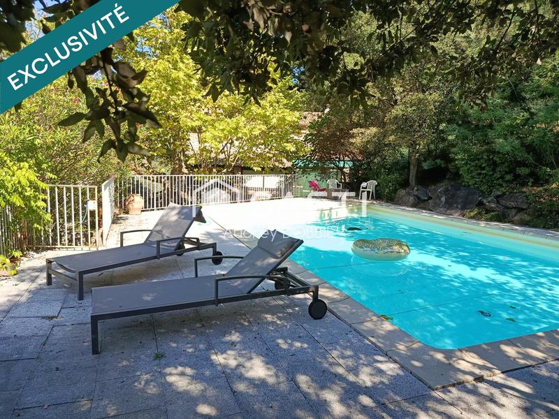 Maison - 204 m² - 8 pièces