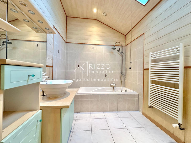 Maison - 140 m² - 5 pièces