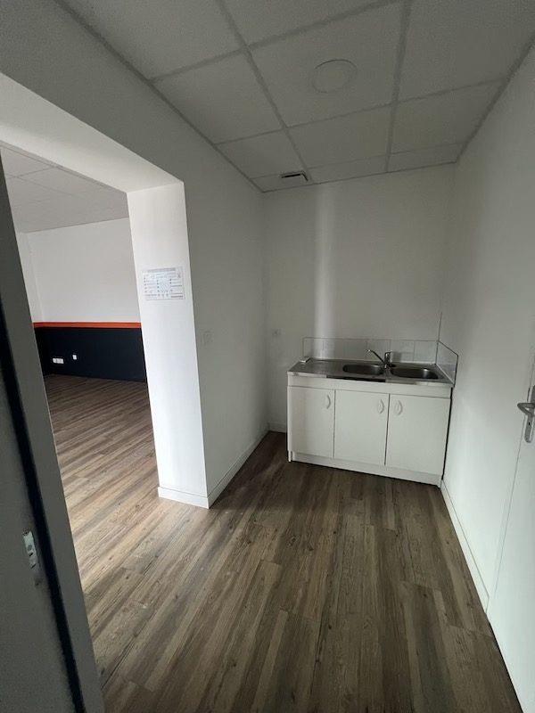 Local d'activités - 303 m² - 3 pièces