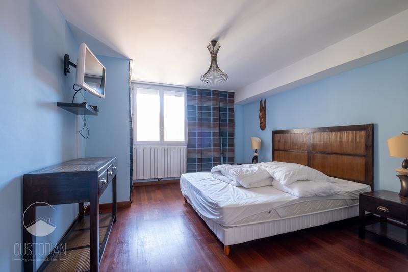 Maison - 650 m² - 15 pièces