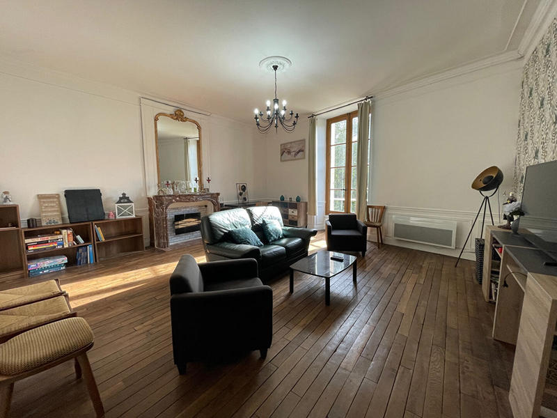 Maison - 230 m² - 8 pièces