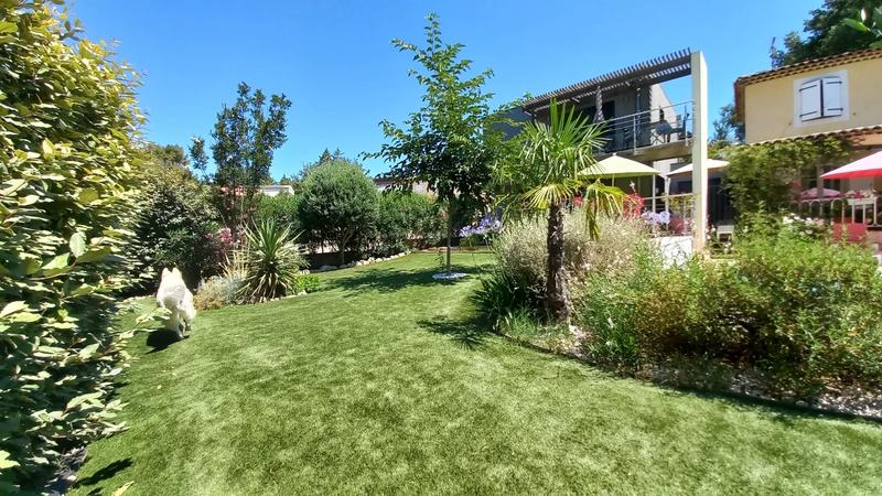 Appartement - 211 m² - 8 pièces