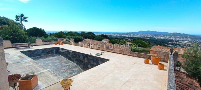 Villa - 276 m² - 11 pièces