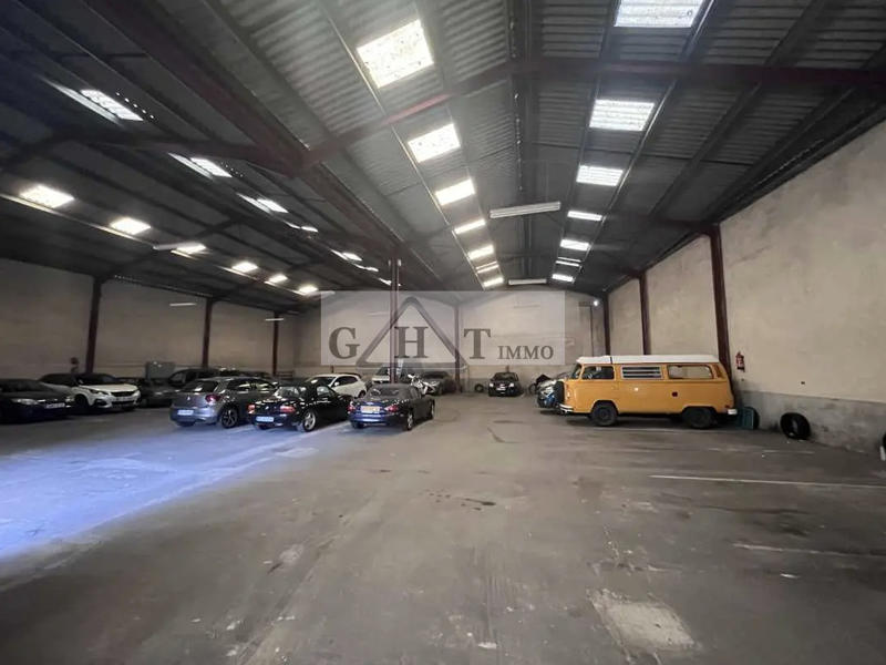 Entrepôt - 1 800 m²