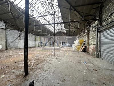 Entrepôt - 2 140 m²