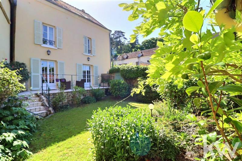 Maison - 225 m² - 7 pièces