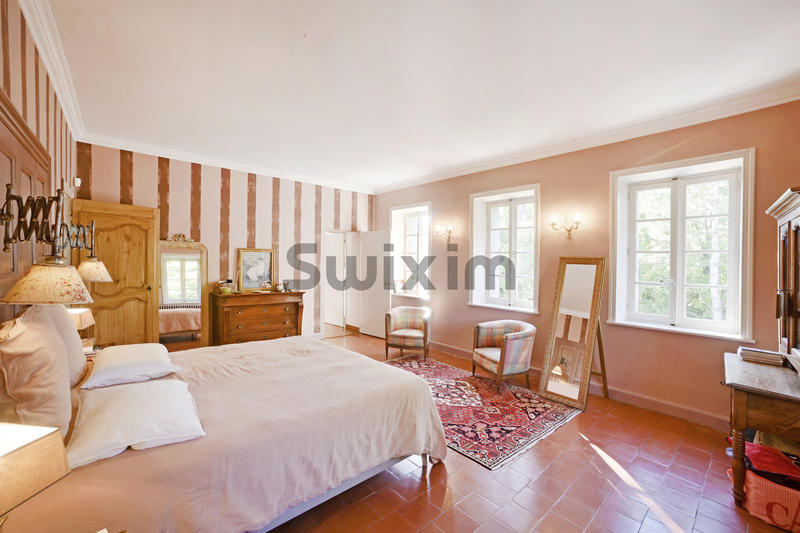 Villa - 425 m² - 8 pièces