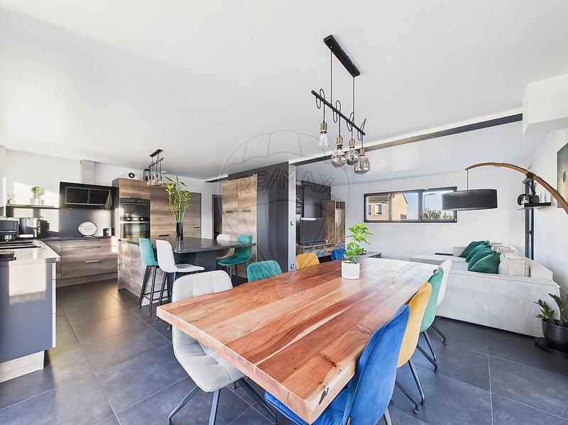 Maison - 141 m² - 6 pièces