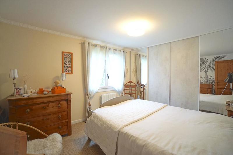 Maison - 180 m² - 9 pièces