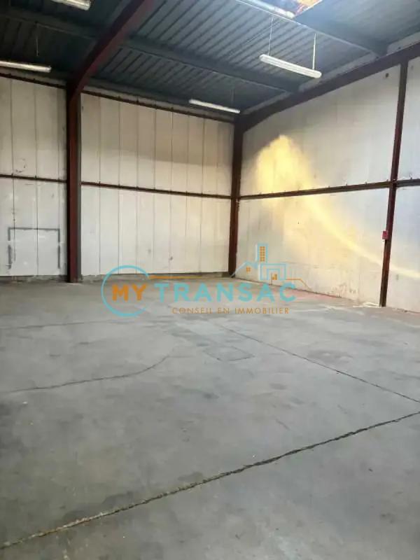 Local d'activité / Entrepôt - 245 m²