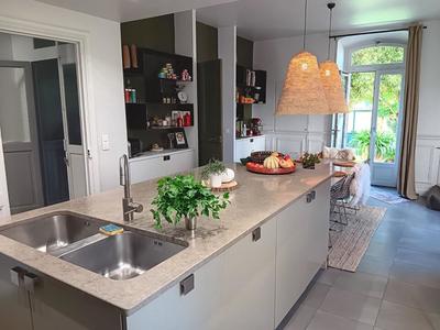 Maison - 200 m² - 8 pièces