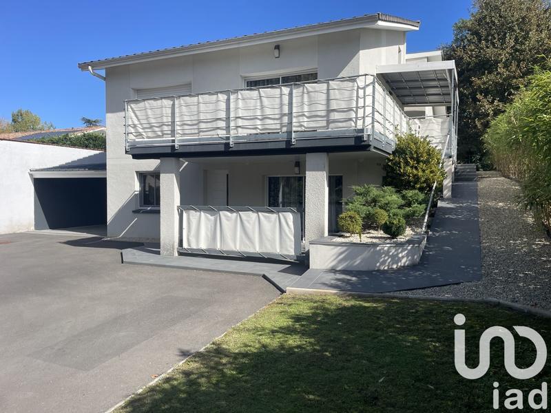 Maison - 212 m² - 7 pièces