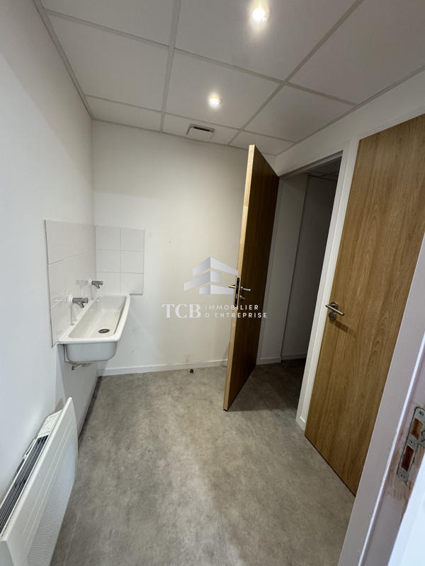 Local d'activités - 2 620 m²