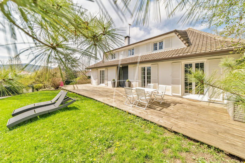 Maison - 277 m² - 9 pièces