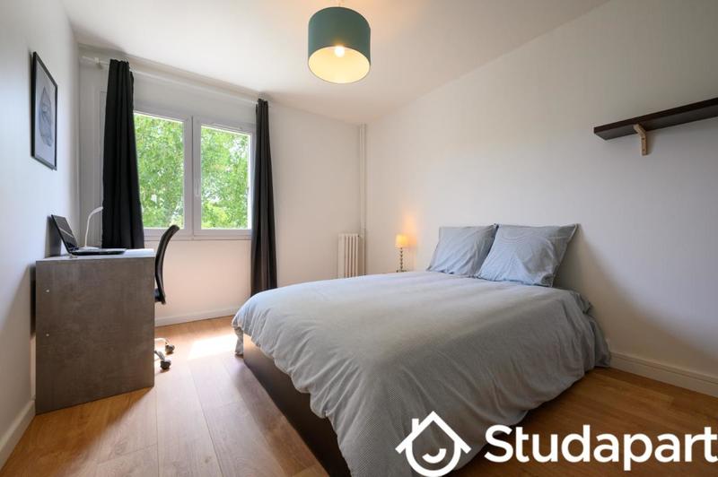 Chambre - 11 m² - 1 pièce