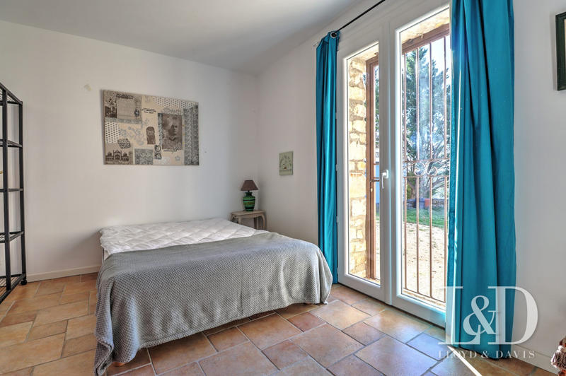 Mas - 233 m² - 8 pièces