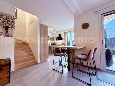 Maison jumelée - 91 m² - 4 pièces