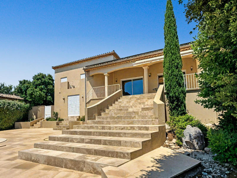 Maison - 240 m² - 7 pièces