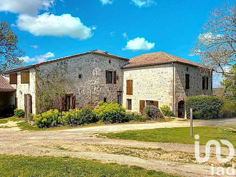 Maison - 372 m² - 14 pièces