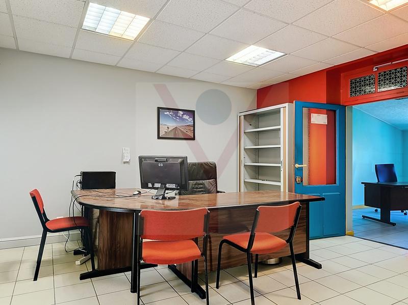 Local commercial - 114 m² - 6 pièces