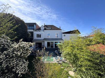 Maison - 204 m² - 6 pièces