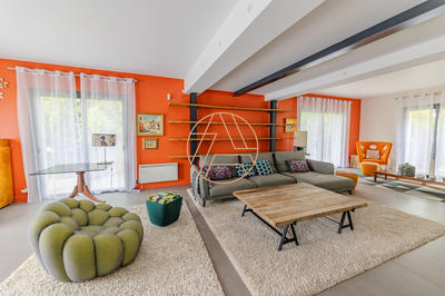 Maison - 331 m² - 9 pièces