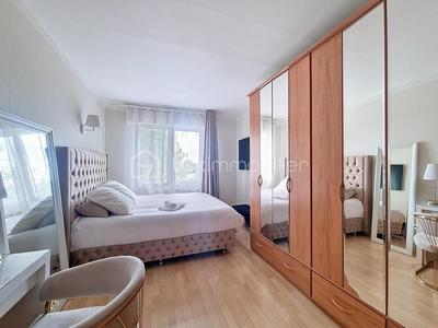 Maison - 180 m² - 7 pièces