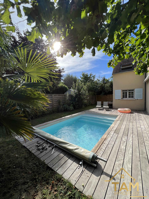 Maison traditionnelle - 216 m² - 9 pièces