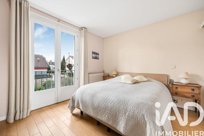 Maison - 237 m² - 8 pièces