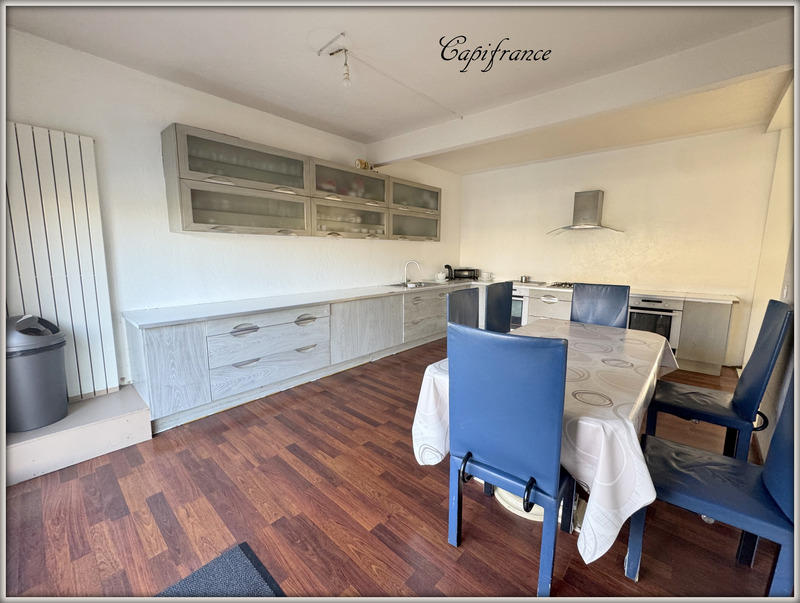 Maison - 305 m² - 8 pièces