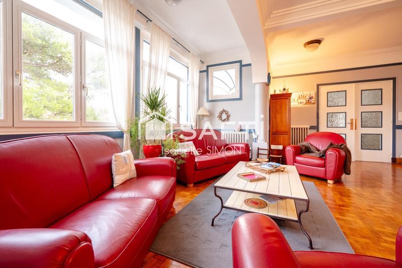 Maison - 302 m² - 8 pièces