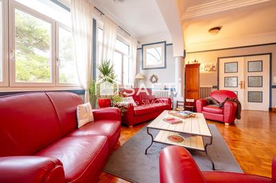 Maison - 302 m² - 8 pièces