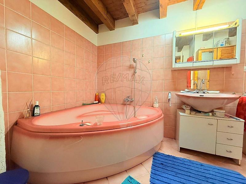 Maison - 260 m² - 9 pièces