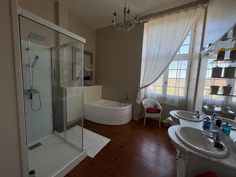 Château - 450 m² - 16 pièces