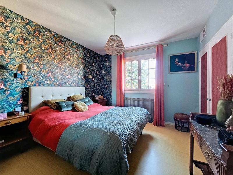 Maison - 240 m² - 8 pièces