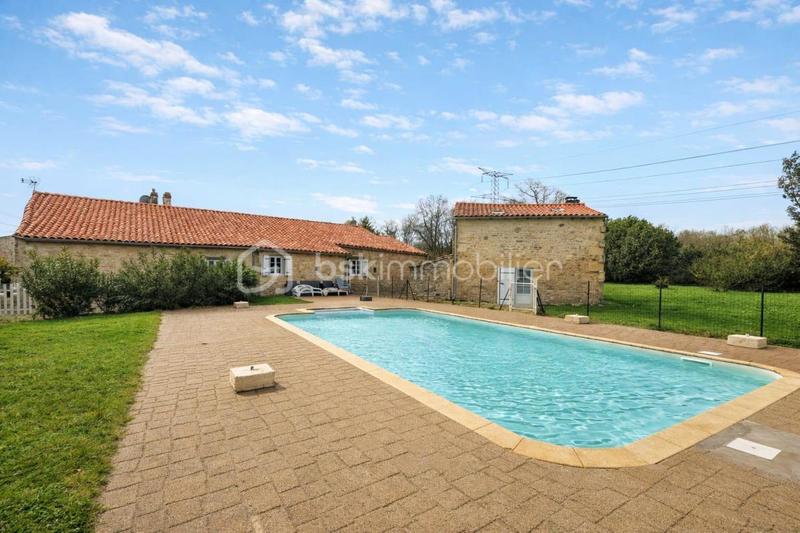 Maison - 292 m² - 14 pièces