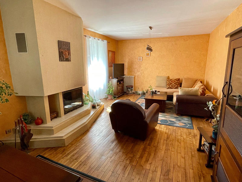 Maison - 213 m² - 8 pièces