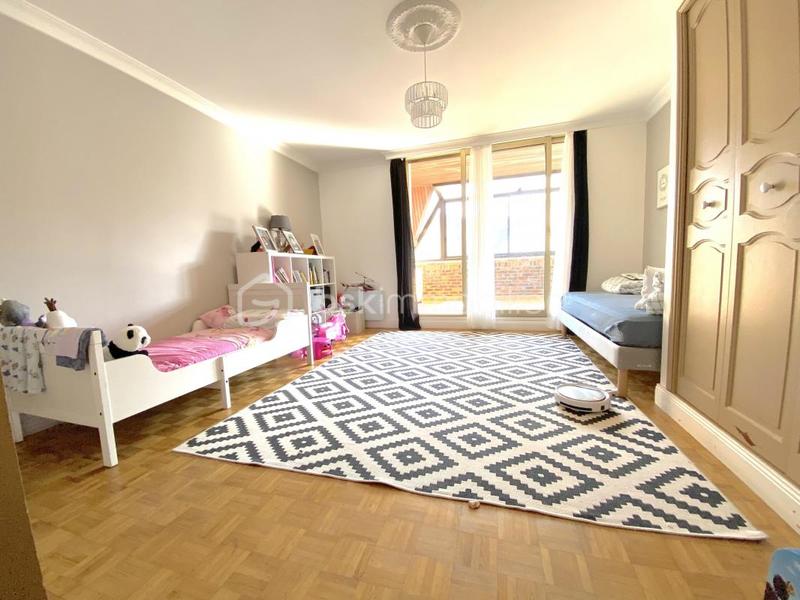 Propriété - 330 m² - 9 pièces