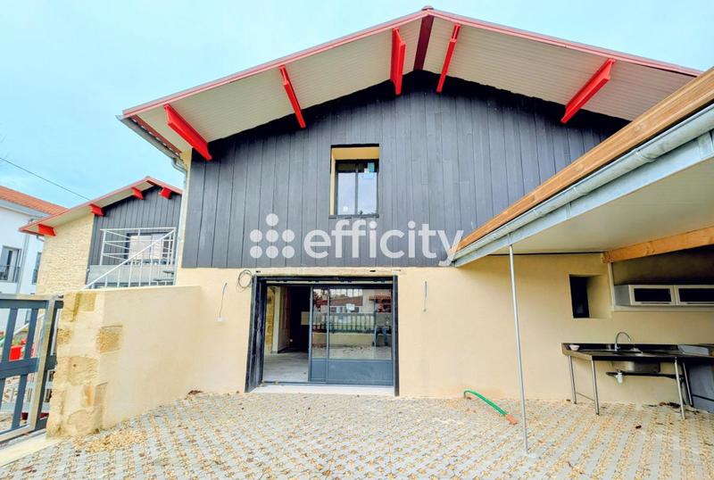 Maison - 250 m² - 7 pièces