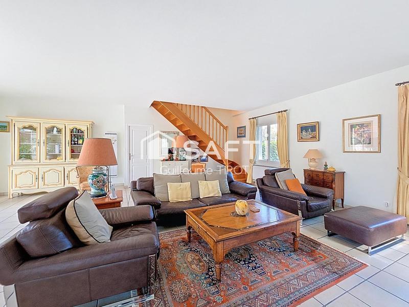 Maison - 246 m² - 7 pièces