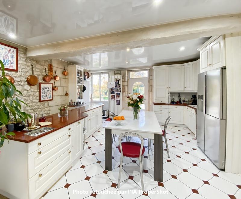 Propriété - 657 m² - 16 pièces