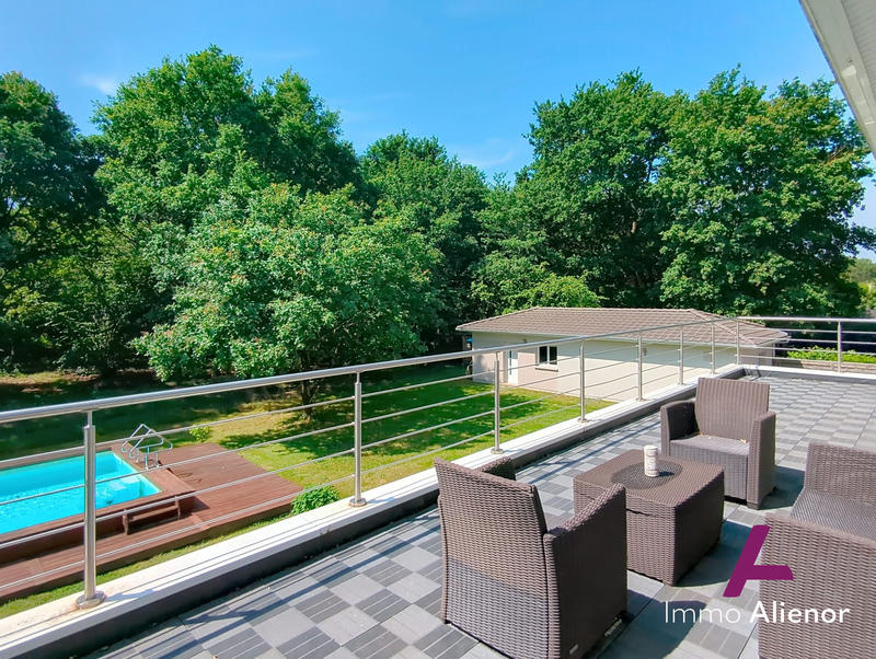 Maison - 197 m² - 7 pièces