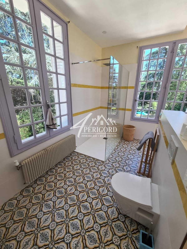 Maison - 250 m² - 12 pièces